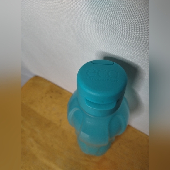 New blue Tupperware 16oz eco water bottle - Picture 2 of 3
